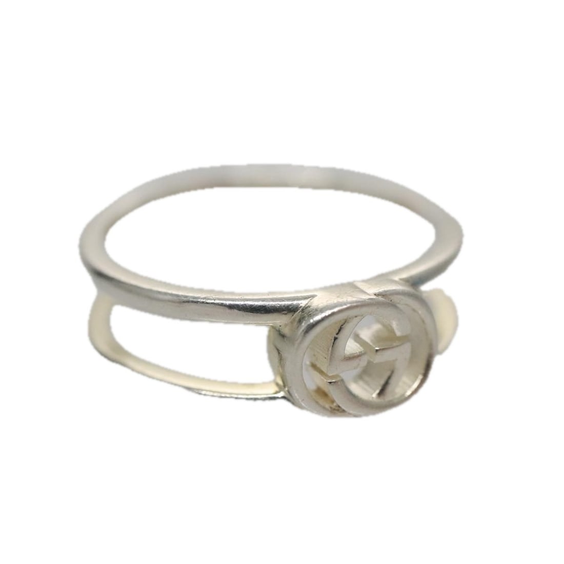 GUCCI Silver Interlocking Ring Made in Italy Auth AM7444: GUCCI Silver Interlocking Ring Made in Italy Auth AM7444 This authentic GUCCI Interlocking Ring is a stunning piece crafted from high-quality metal with a sleek silver finish. Made in Italy, this ring