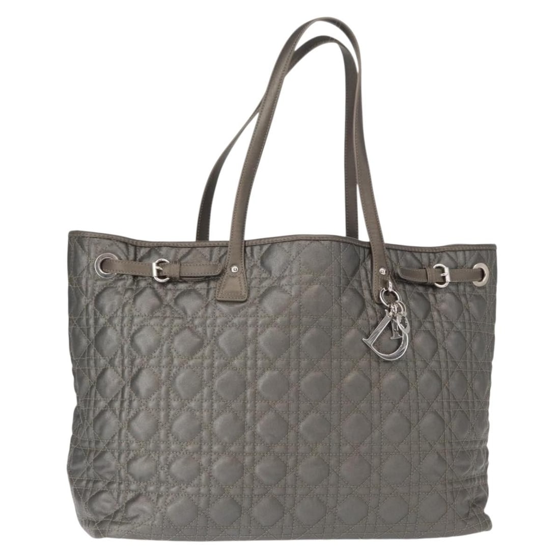 Christian Dior Silver Tone Canage Tote Bag Coated Canvas Auth ka114: Christian Dior Silver Tone Canage Tote Bag Coated Canvas Auth ka114 The Christian Dior Canage Tote Bag combines elegance with practicality, crafted from durable coated canvas in a sophisticated silver
