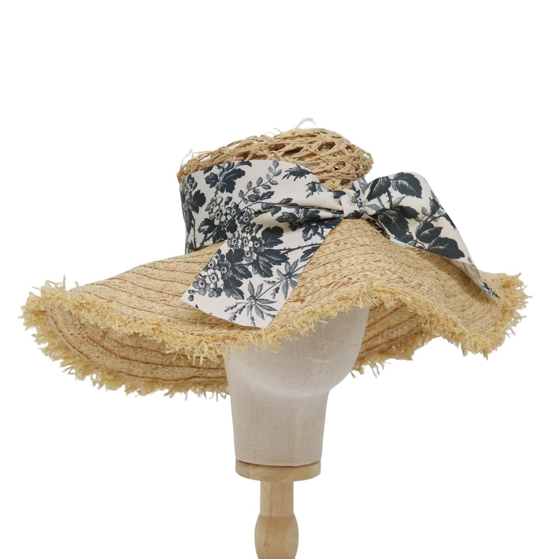 GUCCI Beige Canvas Straw Hat Size L Made in Italy (1 of 16)