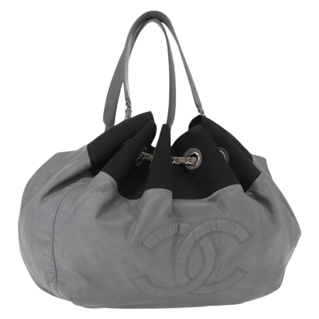 CHANEL Gray Black Silver Leather Shoulder Bag Auth Italy: CHANEL Gray Black Silver Leather Shoulder Bag Auth Italy This elegant CHANEL Shoulder Bag showcases a sophisticated blend of gray, black, and silver leather, crafted in Italy. With a spacious interior