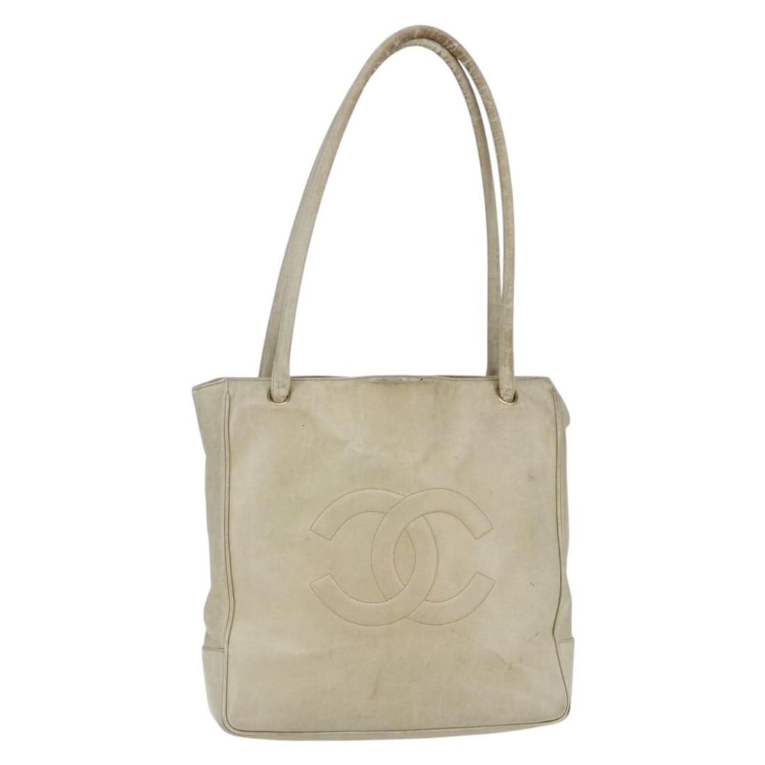 CHANEL Beige Gold Leather Shoulder Bag Italy Auth BA7146: CHANEL Beige Gold Leather Shoulder Bag Italy Auth BA7146 This exquisite CHANEL shoulder bag is crafted in luxurious beige leather with elegant gold accents. Made in Italy, this bag showcases a classic