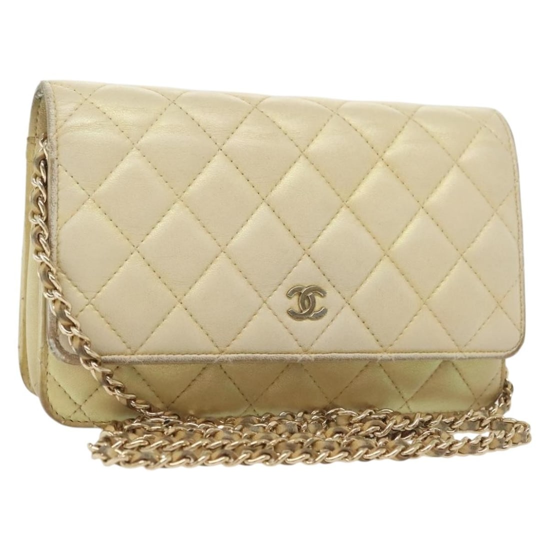 CHANEL Matelasse Gold Tone Lamb Skin Shoulder Bag Auth 137823: CHANEL Matelasse Gold Tone Lamb Skin Shoulder Bag Auth 137823 This CHANEL Matelasse Chain Wallet Shoulder Bag is a luxurious accessory crafted from soft lamb skin, featuring a sophisticated gold tone