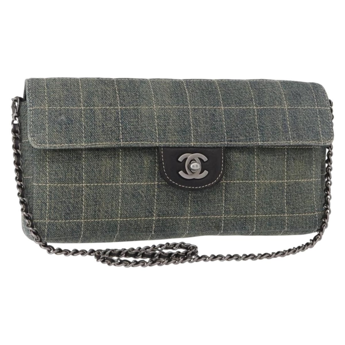CHANEL Denim Blue Choco Bar Shoulder Bag with Auth Card 156057: CHANEL Denim Blue Choco Bar Shoulder Bag with Auth Card 156057 This CHANEL Choco Bar Chain Shoulder Bag combines elegance and practicality, crafted from durable blue canvas. The bag features a stylish