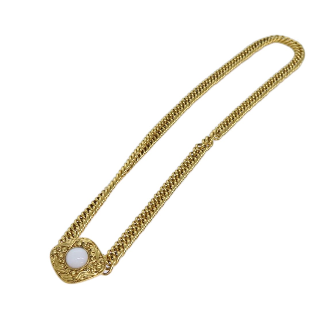 CHANEL Gold Metal Chain Pearl Belt with CC Logo: CHANEL Gold Metal Chain Pearl Belt with CC Logo Elevate your wardrobe with this stunning CHANEL Chain Pearl Belt, a perfect blend of classic elegance and modern style. Crafted from high-quality metal
