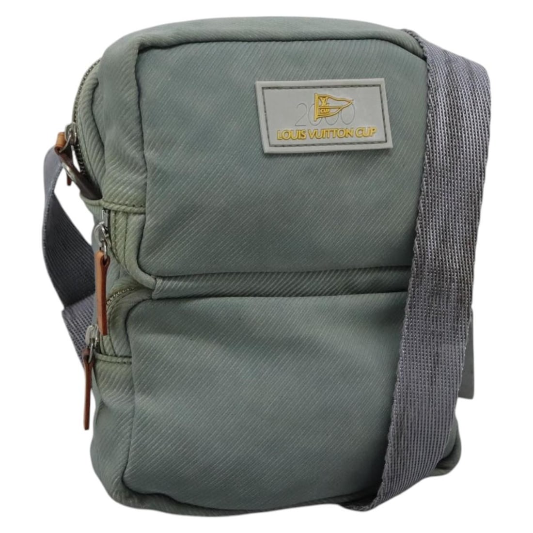 Louis Vuitton LV Cup Gray Waist Bag 5D142 Authentic Italy: Louis Vuitton LV Cup Gray Waist Bag 5D142 Authentic Italy This stylish Louis Vuitton LV Cup Waist Bag combines functionality and luxury. Crafted from durable Louis Vuitton Cup Canvas in a sleek gray c