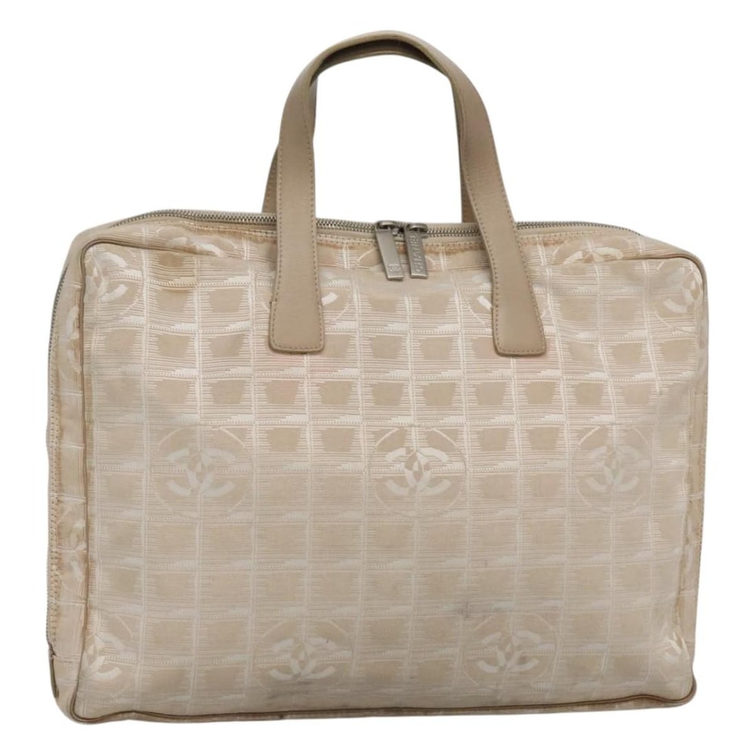 CHANEL Beige Nylon New Travel Line Hand Bag Made in Italy: CHANEL Beige Nylon New Travel Line Hand Bag Made in Italy This CHANEL New Travel Line Hand Bag is crafted from durable nylon in an elegant beige hue, making it a stylish and practical accessory for an