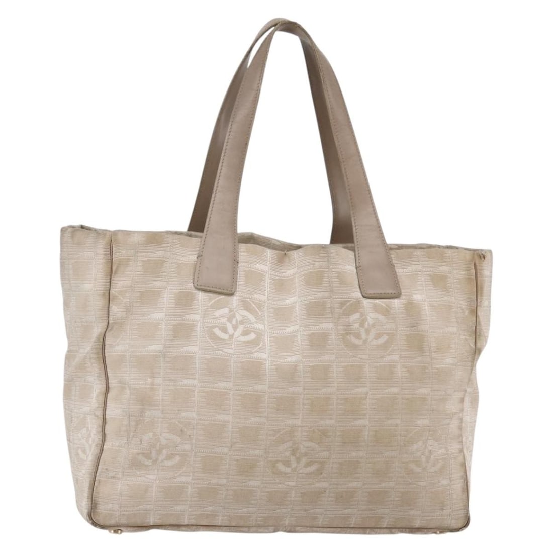 CHANEL New Travel Line Pink Silver Nylon Tote Bag Auth BA6548: CHANEL New Travel Line Pink Silver Nylon Tote Bag Auth BA6548 This CHANEL New Travel Line Tote Bag is crafted in Italy from durable nylon in a stylish pink and silver color combination. The tote measu