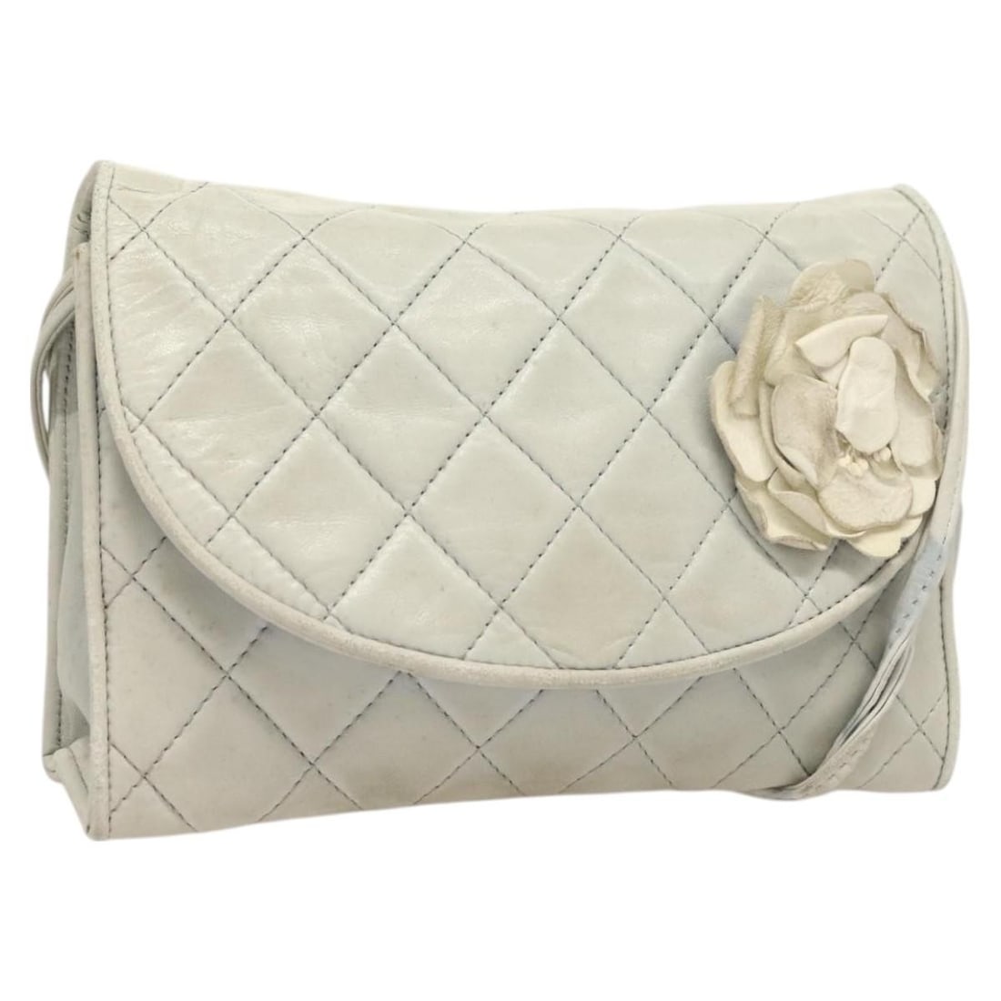 CHANEL Ivory Gold Matelasse Lamb Skin Shoulder Bag with Auth Card: CHANEL Ivory Gold Matelasse Lamb Skin Shoulder Bag with Auth Card This CHANEL Matelasse Shoulder Bag is a luxurious accessory crafted from soft lambskin in a chic ivory and gold color combination. Mea