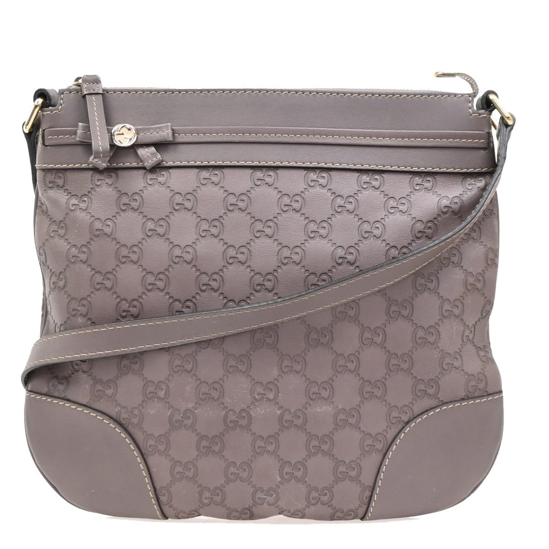 Mayfair Shoulder Bag in Purple by Gucci: Mayfair Shoulder Bag in Purple by Gucci This pre-owned Gucci Mayfair Messenger Bag in purple is designed for women and features a shoulder bag style. It is in good condition with visible signs of use,