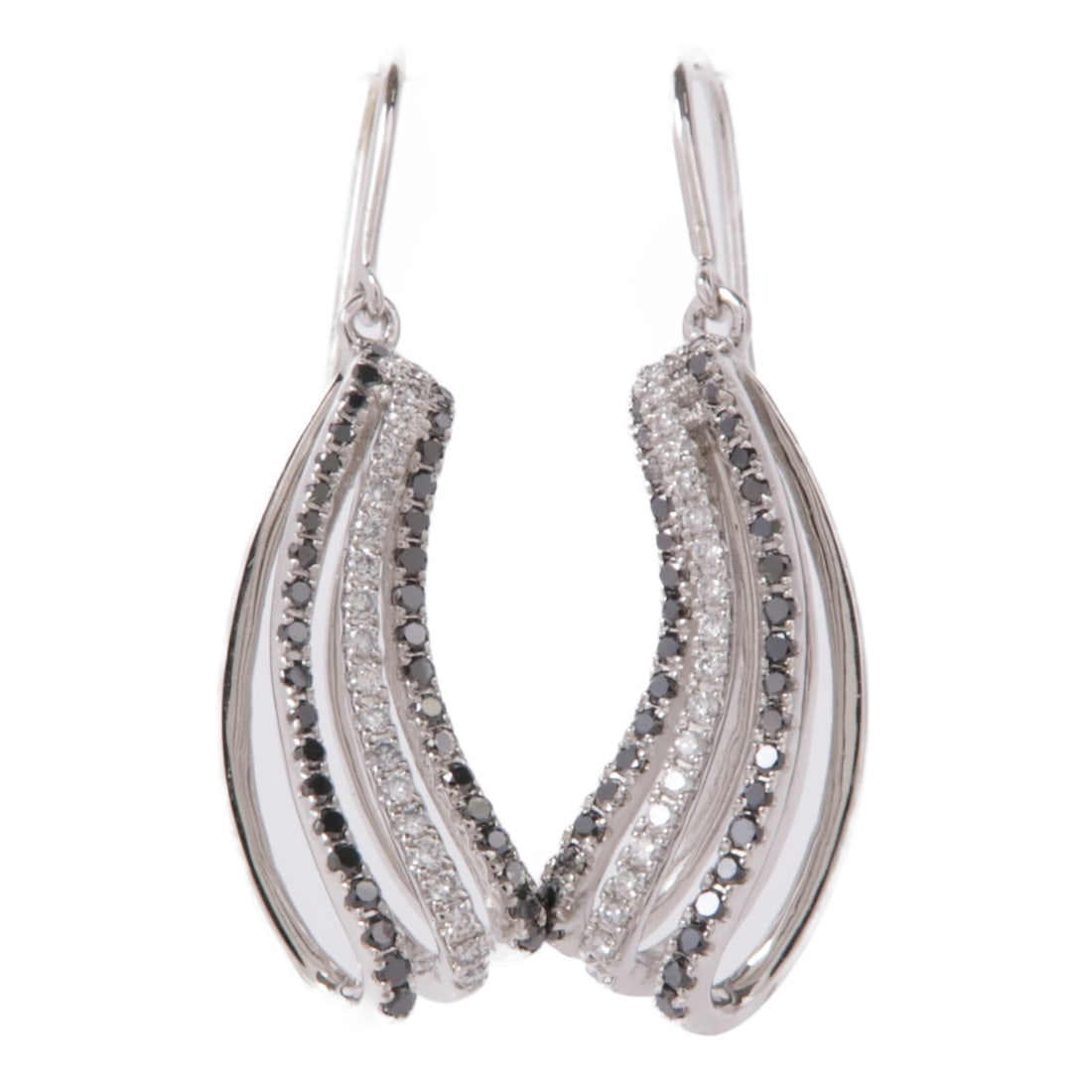 JEWELRY Diamond Pierced Earrings in 18K White Gold: JEWELRY Diamond Pierced Earrings in 18K White Gold These stunning diamond earrings are crafted from 18K white gold, offering a luxurious and elegant addition to any jewelry collection. Designed as pie