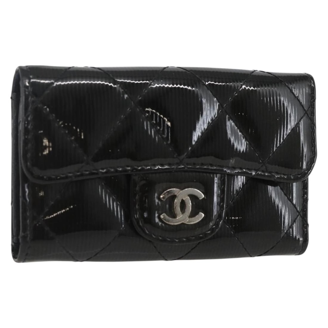 CHANEL Black Enamel Matelasse Key Case Auth Italy: CHANEL Black Enamel Matelasse Key Case Auth Italy This CHANEL Matelasse Key Case is a stylish accessory crafted from high-quality enamel in a classic black color. Designed in Italy, this key case comb