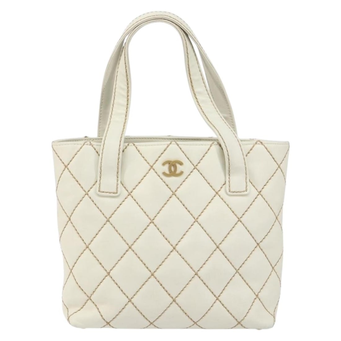 Chanel Surpique White Tote Bag with Signs of Use: Chanel Surpique White Tote Bag with Signs of Use This pre-owned Chanel Surpique Tote in white features a classic design and is crafted for female use. The bag shows signs of use, including surface rub