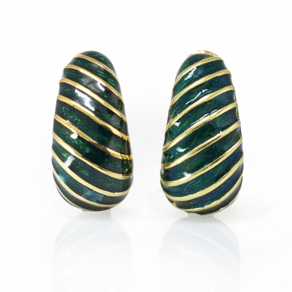 David Webb Platinum 18K Yellow Gold Green Enamel Shrimp Earrings: David Webb Platinum 18K Yellow Gold Green Enamel Shrimp Earrings Make a statement with these stunning David Webb clip-on earrings, featuring a luxurious combination of platinum and 18K yellow gold. Th