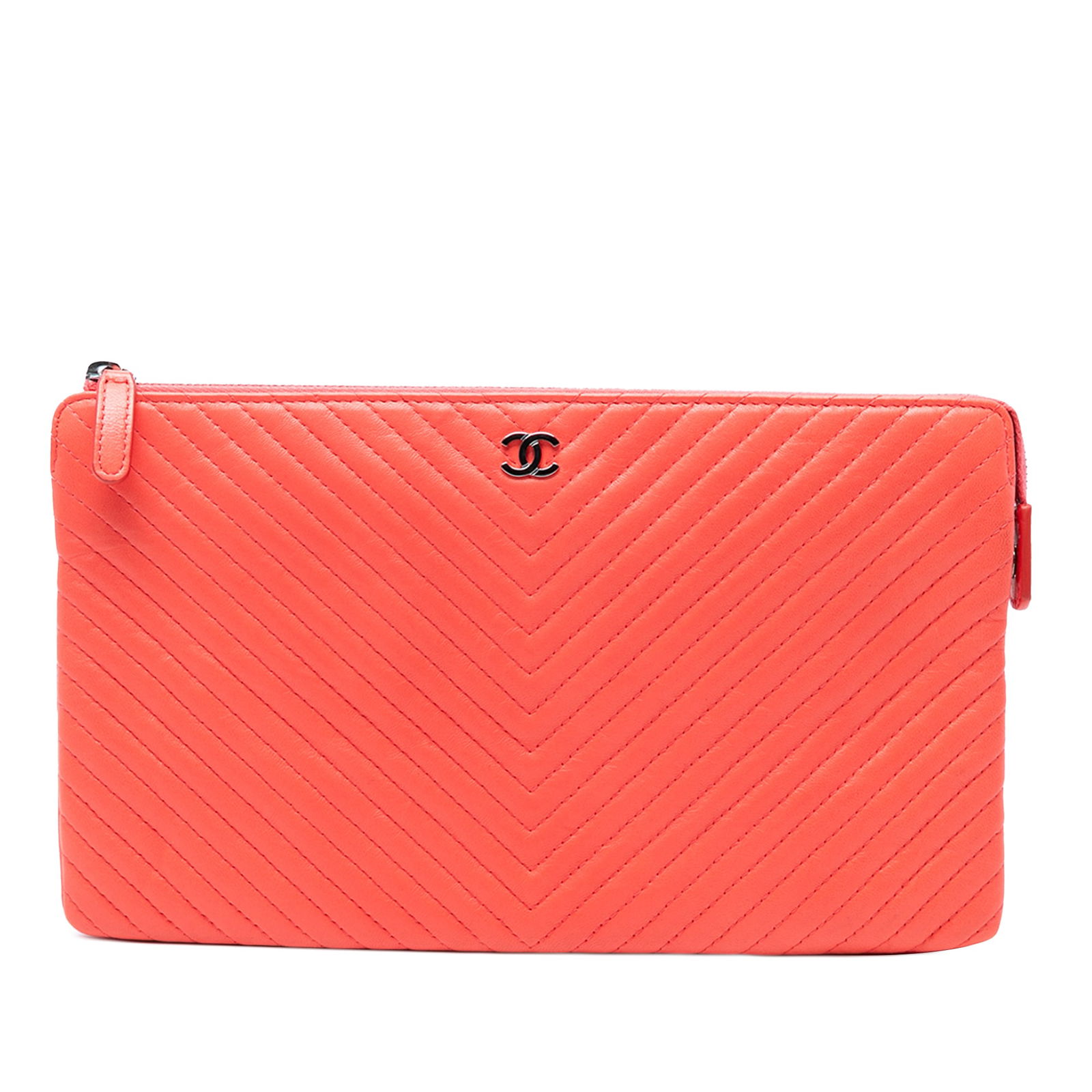 Chanel CC Chevron Orange Calfskin Zip Clutch Bag: Chanel CC Chevron Orange Calfskin Zip Clutch Bag This Chanel CC Chevron Zip Clutch exudes elegance and style with its beautiful quilted leather design in vibrant orange. It features a secure top zip c