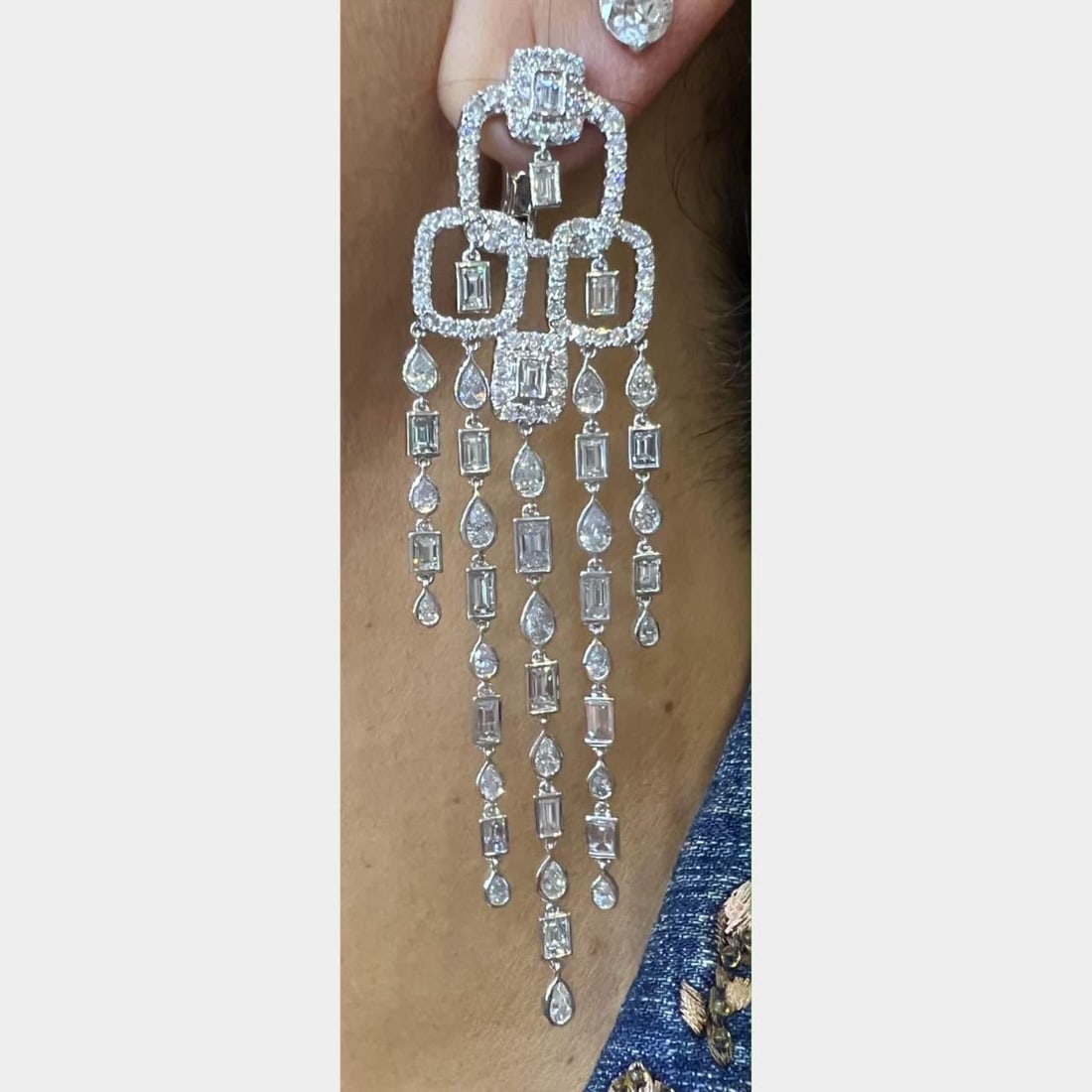 Platinum 14.25 Ct Diamond Chandelier Earrings 238 Stones F-G VVS-VS: Platinum 14.25 Ct Diamond Chandelier Earrings 238 Stones F-G VVS-VS Stunning Platinum Diamond Chandelier Earrings featuring a total diamond weight of approximately 14.25 Ct. These earrings are adorned