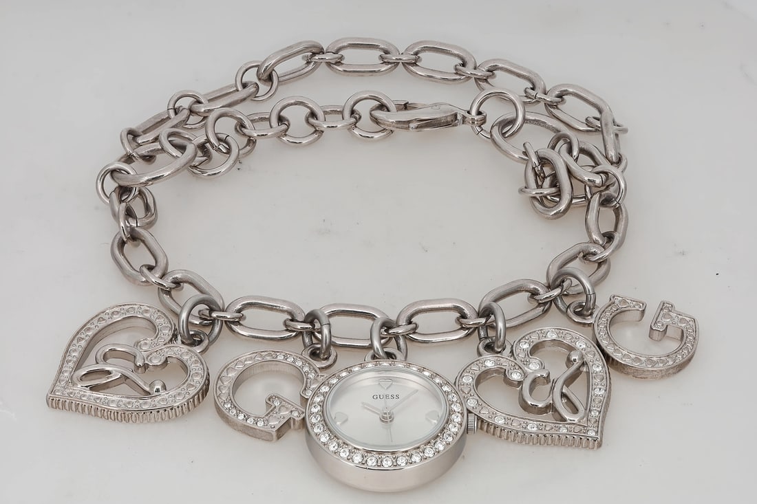 GUESS Charm 23mm Stainless Steel Quartz Ladies Watch Silver Dial: GUESS Charm 23mm Stainless Steel Quartz Ladies Watch Silver Dial This elegant Guess Charm wristwatch combines style and functionality, making it perfect for both dress and formal occasions. The watch