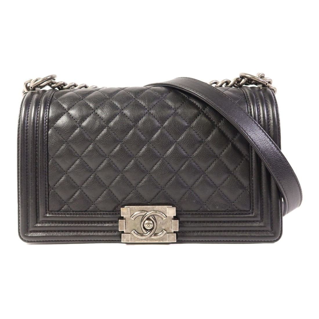 CHANEL Boy 25 Shoulder Bag Black Calfskin Leather France: CHANEL Boy 25 Shoulder Bag Black Calfskin Leather France Introducing the CHANEL CC Boy 25 Shoulder Bag, a stylish accessory crafted from high-quality calfskin leather in a timeless black finish. This