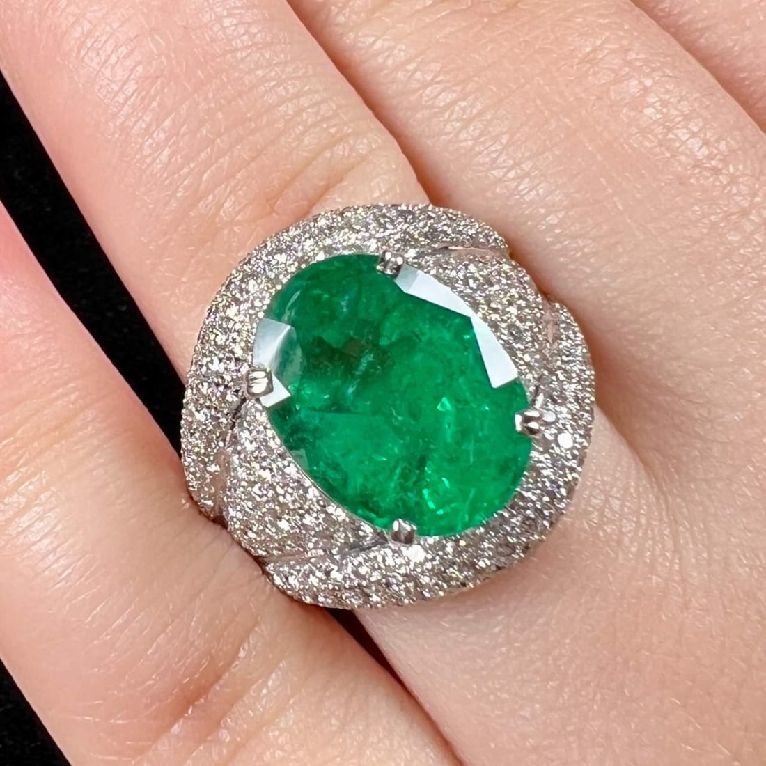 Certified 8.00 Ct Colombian Emerald Ring in 18K White Gold with 210 Diamonds: Certified 8.00 Ct Colombian Emerald Ring in 18K White Gold with 210 Diamonds This exquisite ring features a stunning 8.00 Ct. certified Colombian emerald set in luxurious 18K white gold. The center st