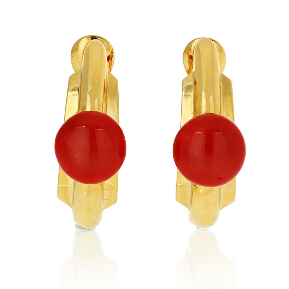 David Webb 18K Gold Hoop Clip-On Earrings with Coral: David Webb 18K Gold Hoop Clip-On Earrings with Coral Elevate your summer style with these stunning David Webb clip-on earrings, expertly crafted from 18K yellow gold. Each earring features a beautiful