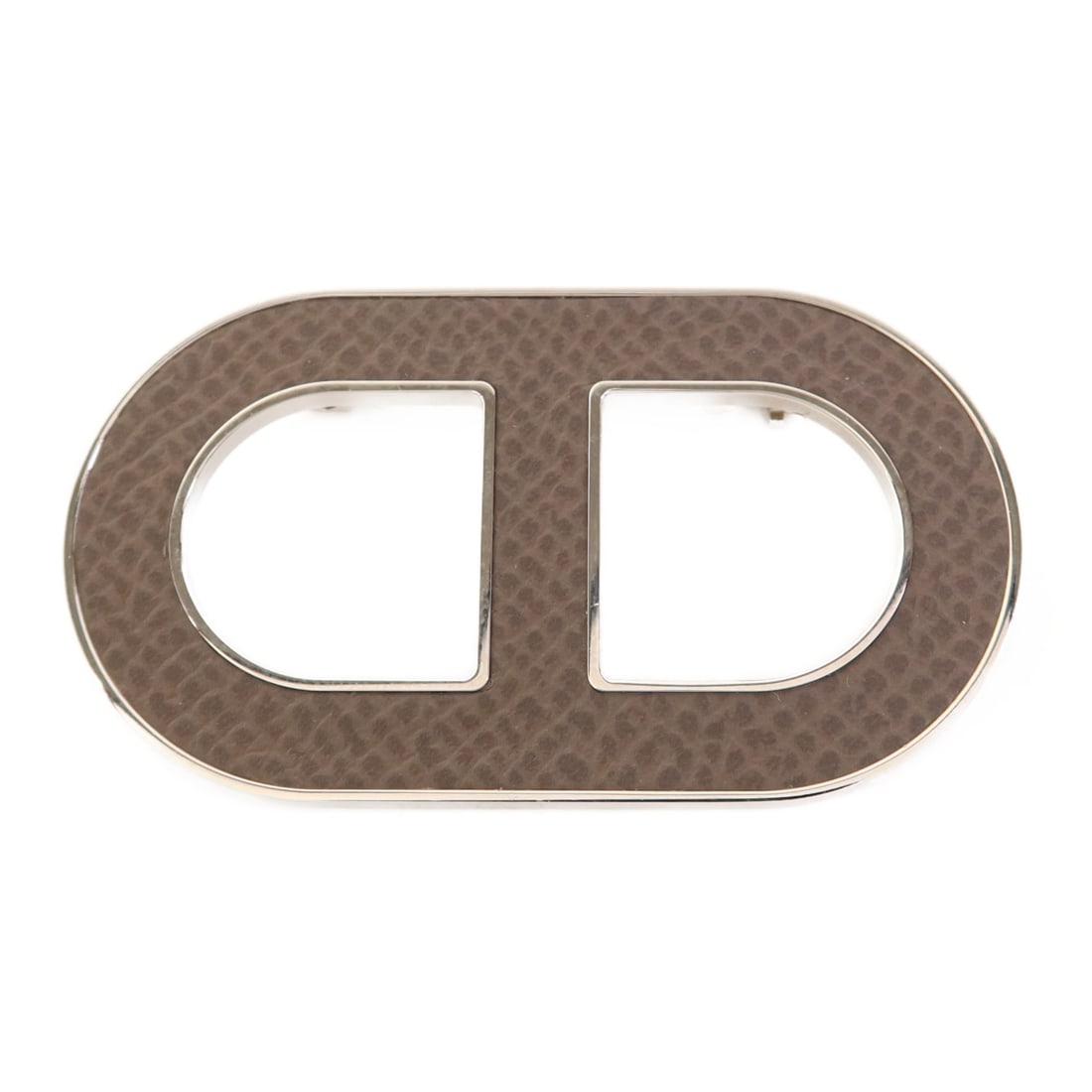 HERMES Chaine d'Aucre Brooch Epsom Leather Etain PHW: HERMES Chaine d'Aucre Brooch Epsom Leather Etain PHW This stunning HERMES Chaine d'Aucre Brooch features a sophisticated design crafted from premium calfskin leather with a luxurious etain finish. The
