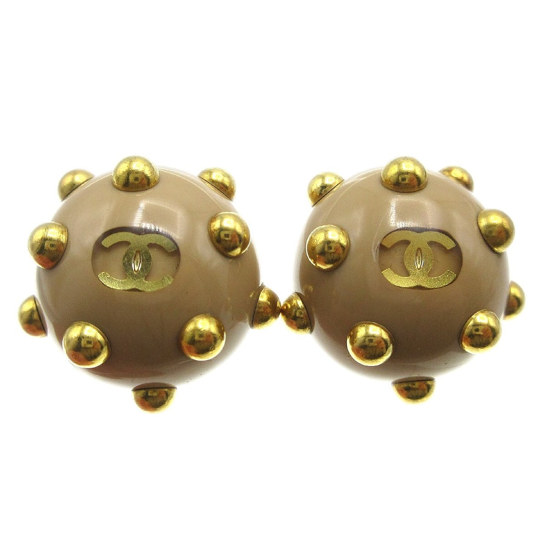 Chanel 00A Beige Gold-Plated Clip-On Stud Earrings: Chanel 00A Beige Gold-Plated Clip-On Stud Earrings Elevate your accessory collection with these elegant Chanel Studs Button Earrings. Featuring a sophisticated beige color paired with gold-plated meta