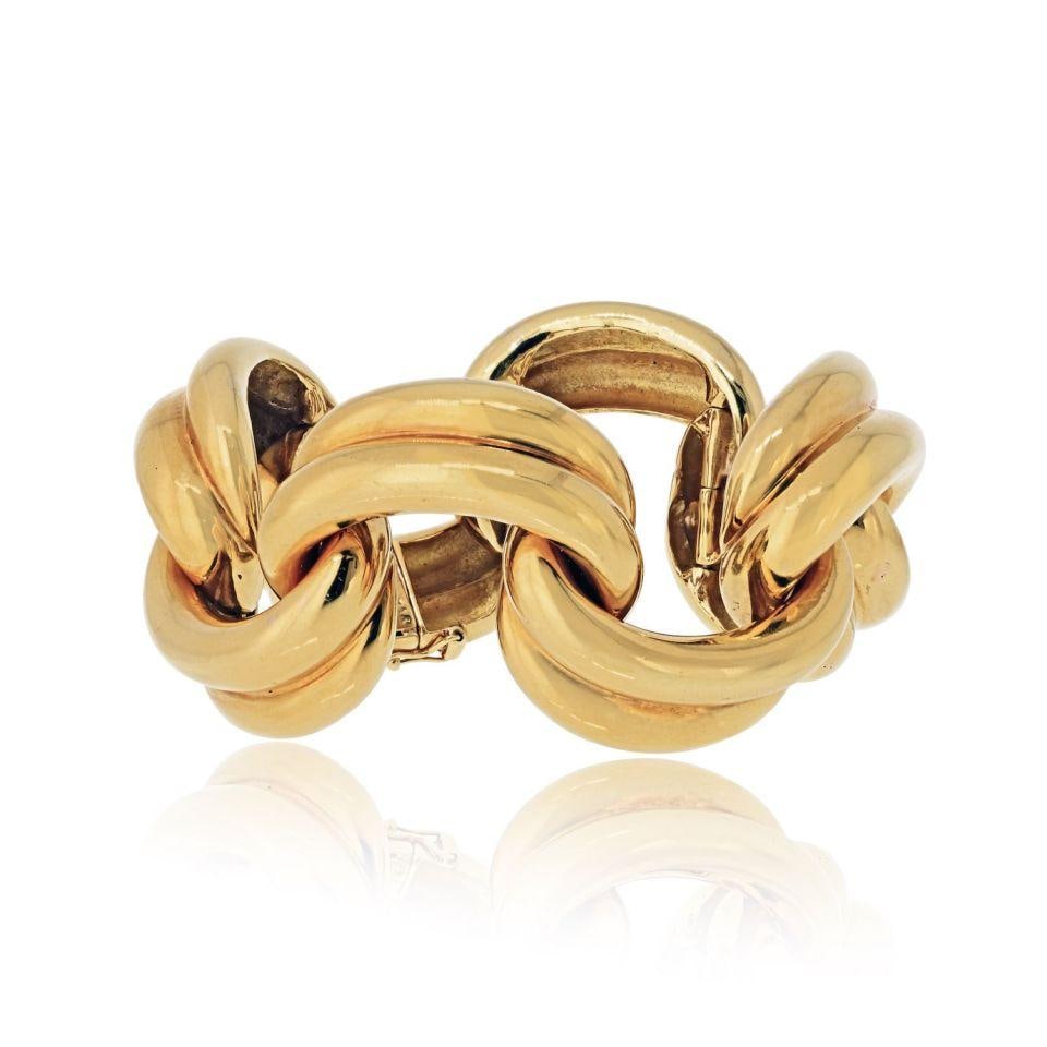 1970s 18K Yellow Gold Open Link Drapes Bracelet by Tiffany & Co.: 1970s 18K Yellow Gold Open Link Drapes Bracelet by Tiffany & Co. This 1970s Tiffany & Co. bracelet showcases a bold open-link drape design crafted from 18K yellow gold. The piece exemplifies the era's