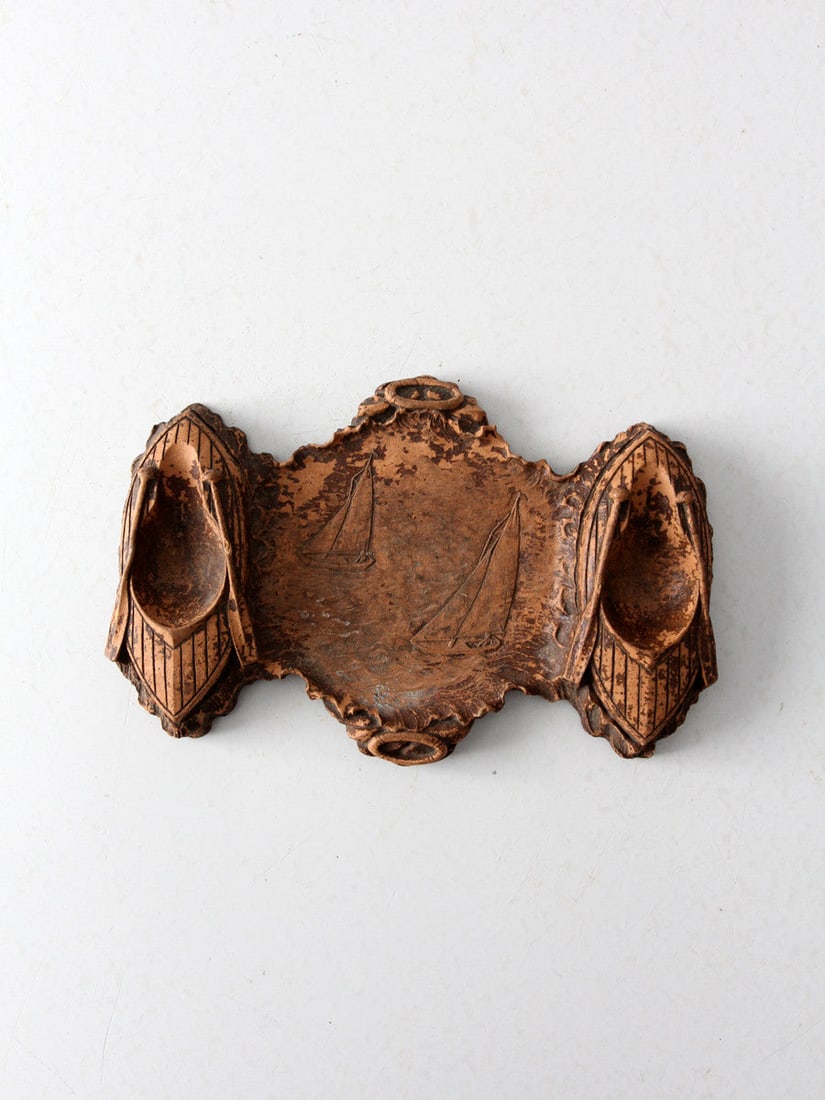 Vintage 1940s Syroco Double Pipe Holder Nautical Decor: Vintage 1940s Syroco Double Pipe Holder Nautical Decor Enhance your nautical decor with this charming vintage Syroco-style double pipe holder from the 1940s. Crafted from pressed wood, this piece show