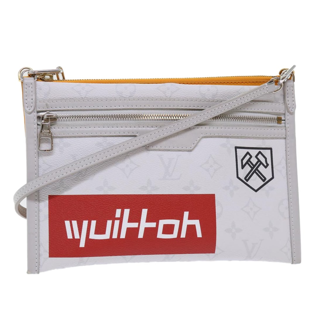 Louis Vuitton White Double Flat Messenger Shoulder Bag: Louis Vuitton White Double Flat Messenger Shoulder Bag This Louis Vuitton Double Flat Messenger Bag in white features a sleek design with a shoulder strap. The exterior shows minimal signs of use, inc
