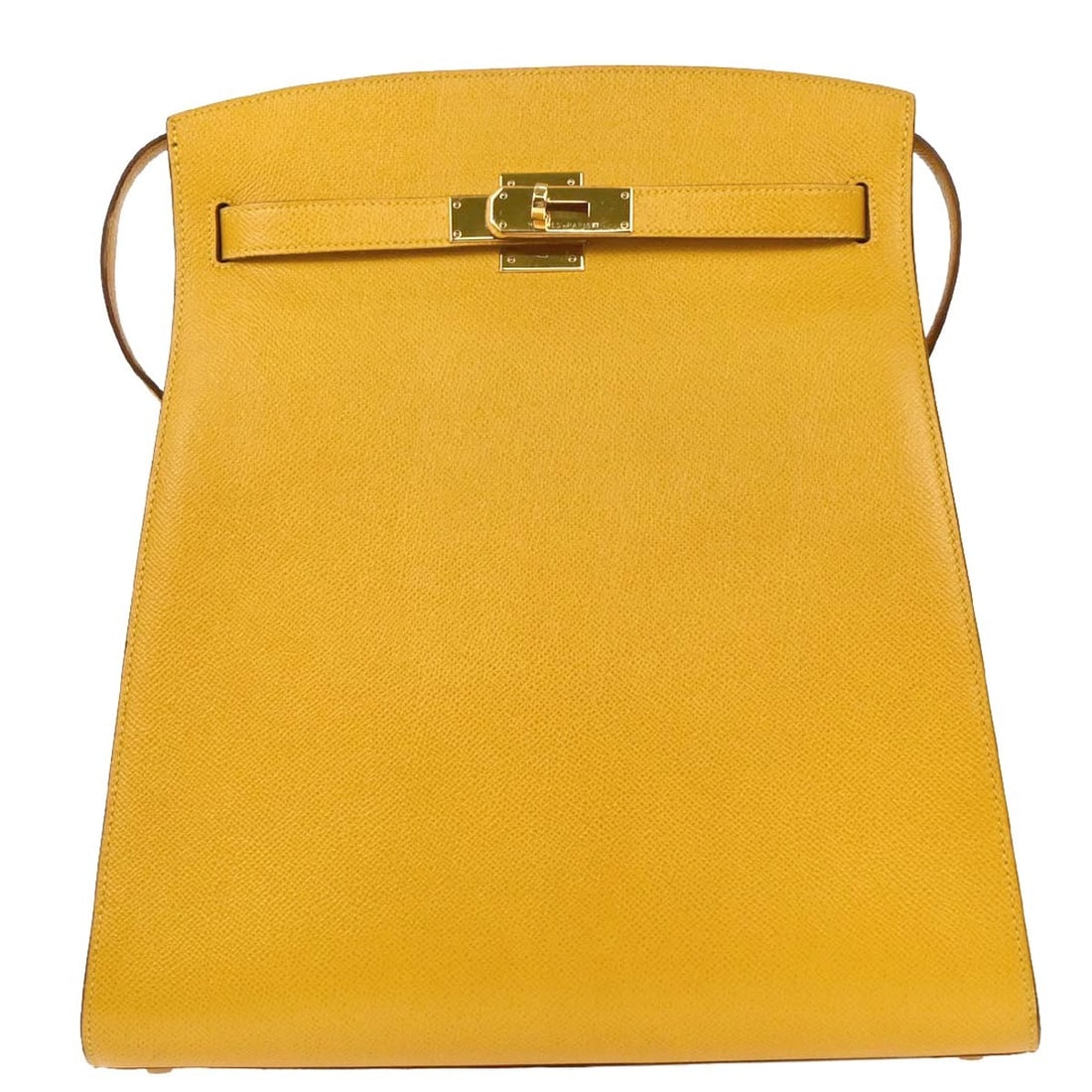 Hermes Kelly Sport GM Shoulder Bag in Jaune Leather: Hermes Kelly Sport GM Shoulder Bag in Jaune Leather Introducing the Hermes Jaune Courchevel Kelly Sport GM Shoulder Bag, a stunning accessory perfect for casual occasions. This medium-sized shoulder b
