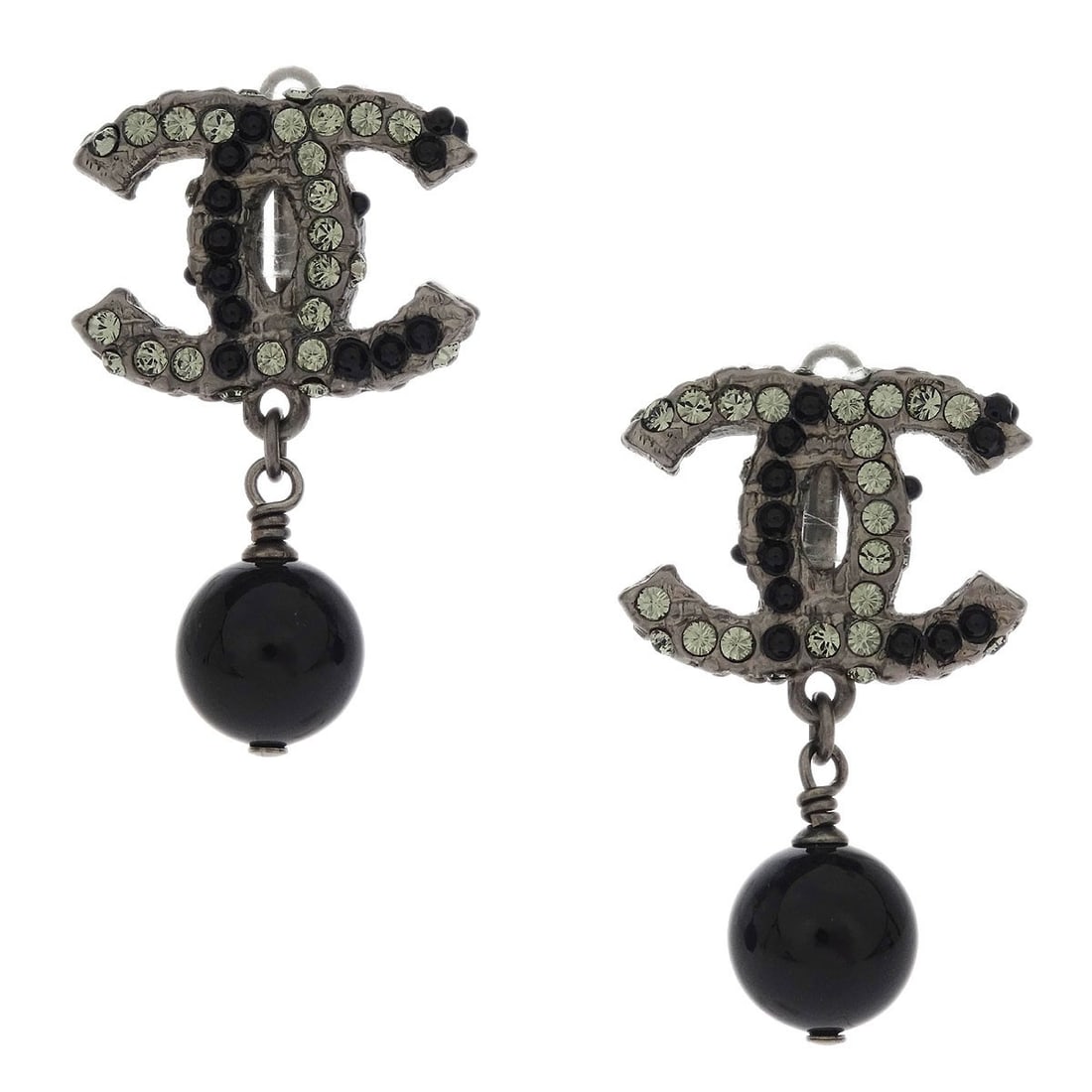Chanel CC Clip-On Dangle Earrings Silver Black Rhinestone 10A: Chanel CC Clip-On Dangle Earrings Silver Black Rhinestone 10A Elevate your accessory collection with these stunning Chanel clip-on dangle earrings. Crafted from silver-plated metal, these earrings fea