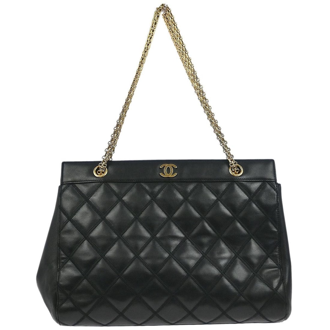 Black Diamond Stitch Reissue Tote Bag by Chanel Vintage: Black Diamond Stitch Reissue Tote Bag by Chanel Vintage This pre-owned Chanel Vintage Reissue Chain Diamond Stitch tote bag features a black exterior with the iconic diamond stitch design and chain de