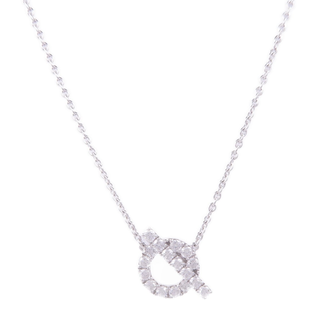 HERMES Finesse Diamond Pendant Necklace in 18K White Gold: HERMES Finesse Diamond Pendant Necklace in 18K White Gold This exquisite HERMES Finesse Pendant Necklace features a stunning diamond set in luxurious 18K white gold. The necklace showcases a clear, el