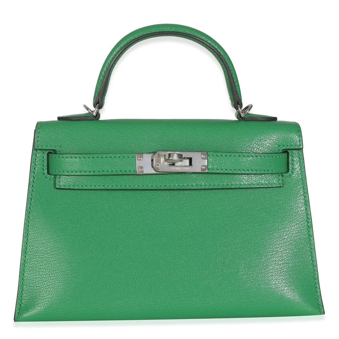 Hermes Mini Sellier Kelly 20 II Bamboo Green Leather Shoulder Bag: Hermes Mini Sellier Kelly 20 II Bamboo Green Leather Shoulder Bag This exquisite Hermes Chamkila Chevre Bamboo Mini Sellier Kelly 20 II features a stunning green leather exterior complemented by a sil