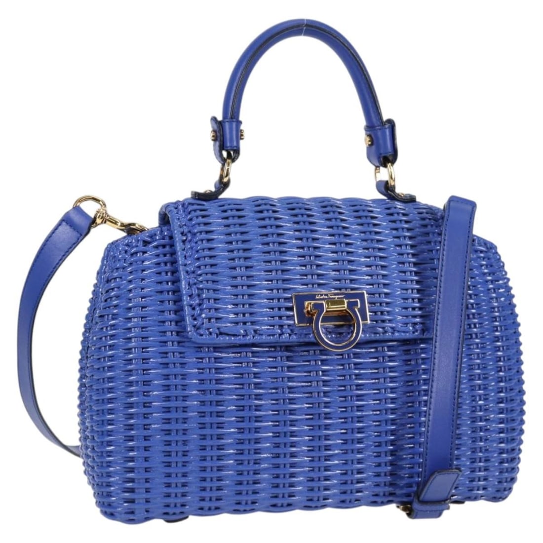Salvatore Ferragamo Gancini Wicker Hand Bag Blue Gold Authentic: Salvatore Ferragamo Gancini Wicker Hand Bag Blue Gold Authentic This elegant Salvatore Ferragamo Gancini Hand Bag showcases exquisite craftsmanship with a stylish wicker design in a striking blue and
