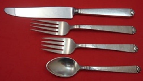 Old Newbury Crafters Oak Leaf Sterling Silver 4-Piece Place Setting: Old Newbury Crafters Oak Leaf Sterling Silver 4-Piece Place Setting This exquisite 4-piece place setting in the Oak Leaf pattern by Old Newbury Crafters is crafted from high-quality sterling silver, d