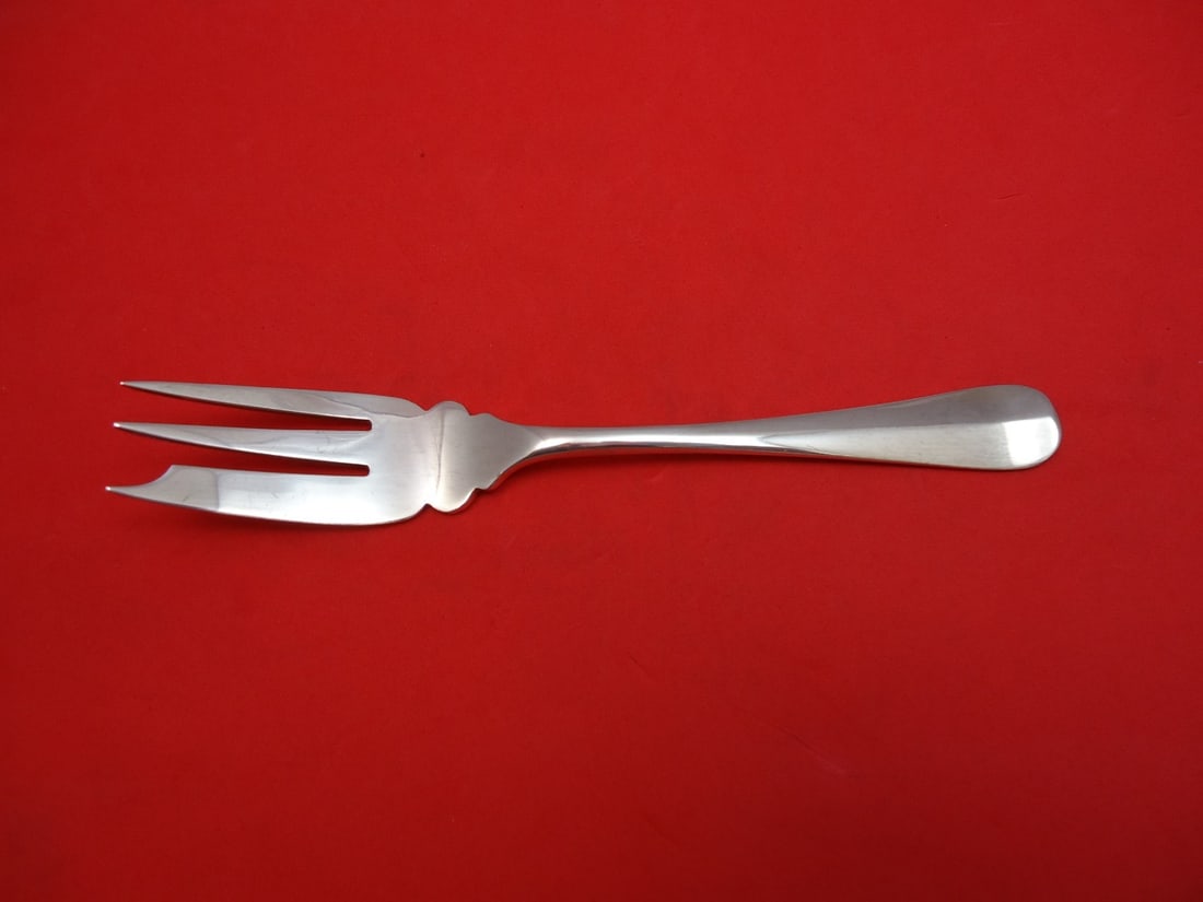 Spaulding & Co Rattail Pattern Sterling Silver Salad Fork 3-Tine 6 5/8": Spaulding & Co Rattail Pattern Sterling Silver Salad Fork 3-Tine 6 5/8" This exquisite salad fork features a classic 3-tine design, crafted from high-quality English sterling silver by Spaulding & Co.