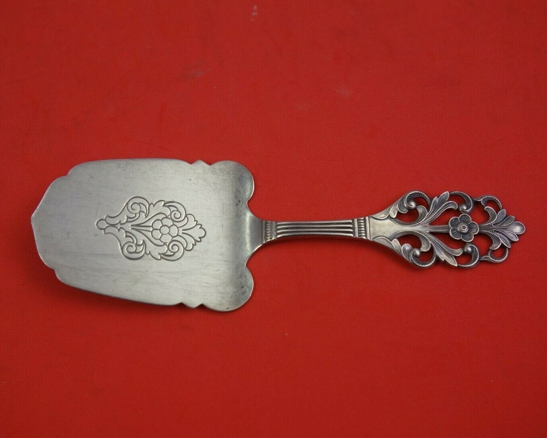 Viking Rose Petit Four Server Th Marthinsen .830 Silver Serving Piece: Viking Rose Petit Four Server Th Marthinsen .830 Silver Serving Piece Presenting the Viking Rose Petit Four Server, crafted by Th. Marthinsen in Norway. This exquisite serving piece is made from .830