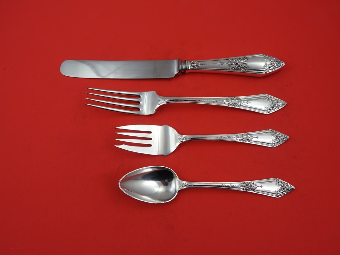 Durgin Dartmouth Sterling Silver 4-Piece Place Setting: Durgin Dartmouth Sterling Silver 4-Piece Place Setting This elegant Dartmouth by Durgin 4-piece place setting is crafted from high-quality sterling silver, showcasing exceptional craftsmanship from th