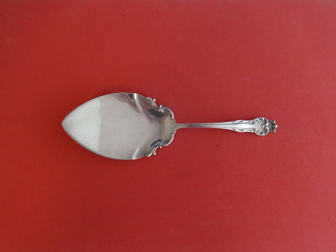 Queen Pattern Sterling Silver Pie Server by Howard 9 Inch: Queen Pattern Sterling Silver Pie Server by Howard 9 Inch This exquisite pie server, crafted in the elegant Queen pattern by Mount Vernon, showcases the artistry of Howard. Made entirely of sterling s