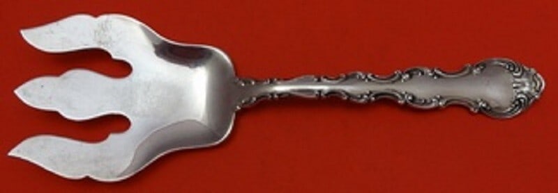 Gorham Strasbourg Sterling Silver Serving Fork 8 3/8 Inches: Gorham Strasbourg Sterling Silver Serving Fork 8 3/8 Inches This elegant Strasbourg serving fork by Gorham showcases exquisite craftsmanship in sterling silver. Measuring 8 3/8 inches, this pre-owned