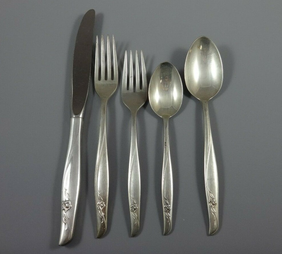 Gorham Sea Rose Sterling Silver Flatware Set 44 Pieces Service for 8 (1 of 6)