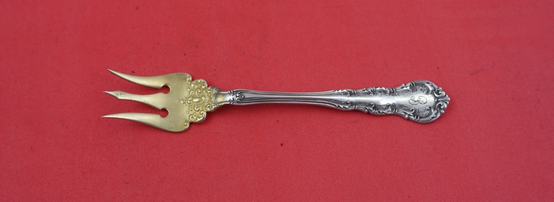 Rare Wallace Old Atlanta Sterling Silver Oyster Fork 5 1/8 Inch Gold Washed: Rare Wallace Old Atlanta Sterling Silver Oyster Fork 5 1/8 Inch Gold Washed Discover the exquisite beauty of the Old Atlanta oyster fork by Wallace. Crafted from sterling silver, this serving fork fea