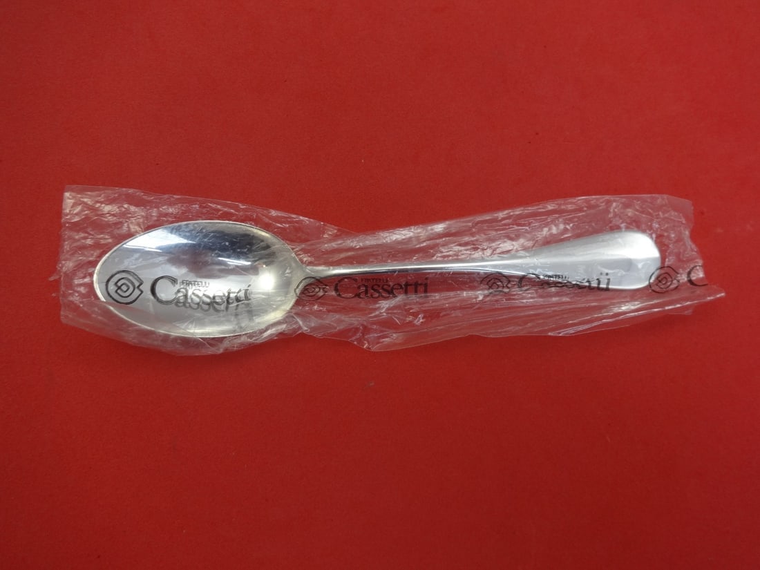 Cassetti Medallion Sterling Silver Place Soup Spoon 6 7/8 New: Cassetti Medallion Sterling Silver Place Soup Spoon 6 7/8 New Introducing the Medallion by Cassetti Sterling Silver Place Soup Spoon, an exquisite addition to your flatware collection. This spoon feat