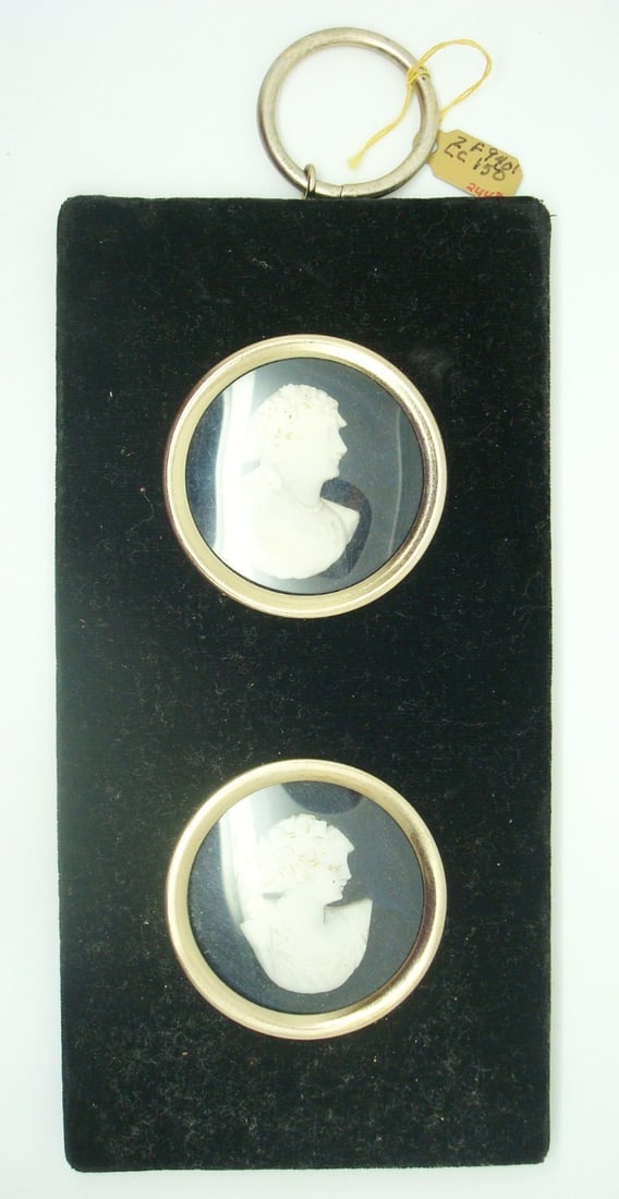 Antique Velvet Frame with Pair of Shell Cameos Circa 1900-1920s (1 of 5)