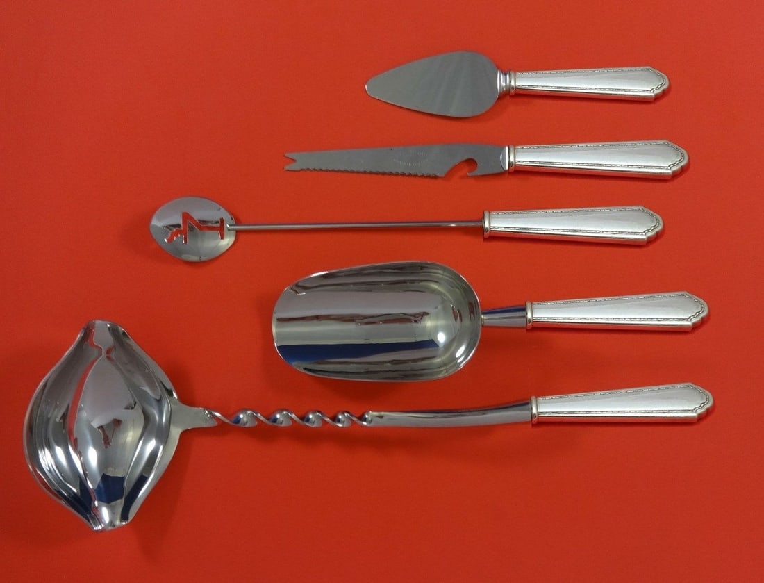 Lunt Sterling Silver William and Mary 5pc Cocktail Bar Set: Lunt Sterling Silver William and Mary 5pc Cocktail Bar Set Elevate your entertaining experience with this exquisite 5-piece cocktail party bar serving set from the William and Mary collection by Lunt.