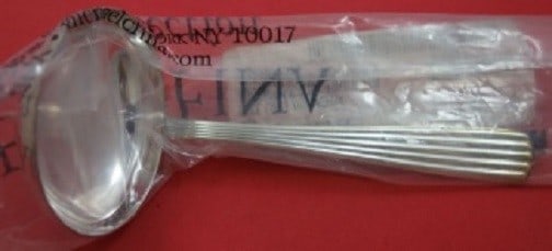 Schiavon America Sterling Silver Sauce Ladle 6.25" Unused: Schiavon America Sterling Silver Sauce Ladle 6.25" Unused This exquisite sauce ladle from the America pattern by Schiavon is crafted from high-quality sterling silver, showcasing the elegance and craf