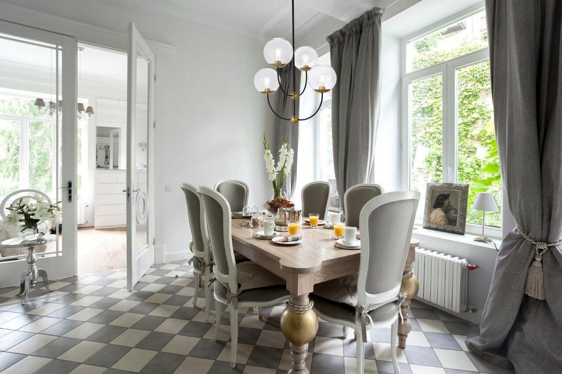 Lennon Mid-Century Modern Chandelier Black Brass 4-Light Adjustable: Lennon Mid-Century Modern Chandelier Black Brass 4-Light Adjustable Illuminate your space with this stunning mid-century modern chandelier, featuring a sophisticated black and brass finish. Designed f