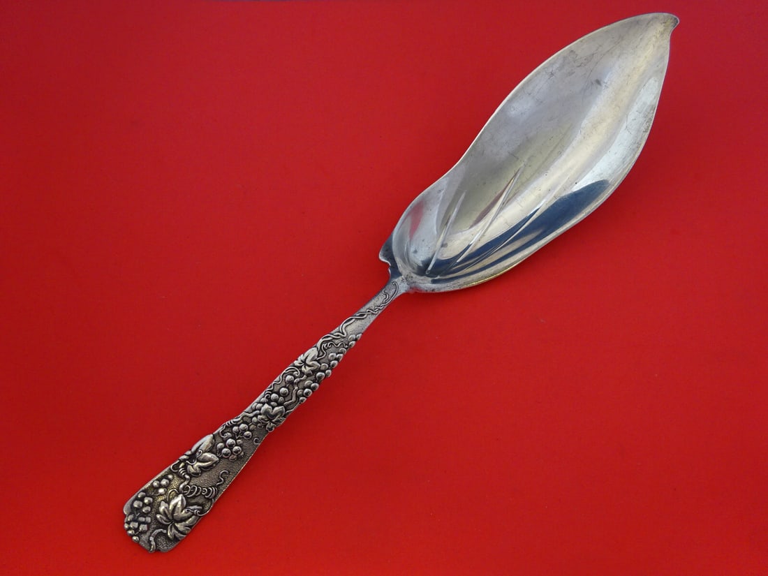 Tiffany & Co Vine Sterling Silver Fish Server 12 1/2" Grapevine Design: Tiffany & Co Vine Sterling Silver Fish Server 12 1/2" Grapevine Design Introducing a stunning large fish server from the Vine pattern by Tiffany & Co. Crafted from high-quality sterling silver, this e