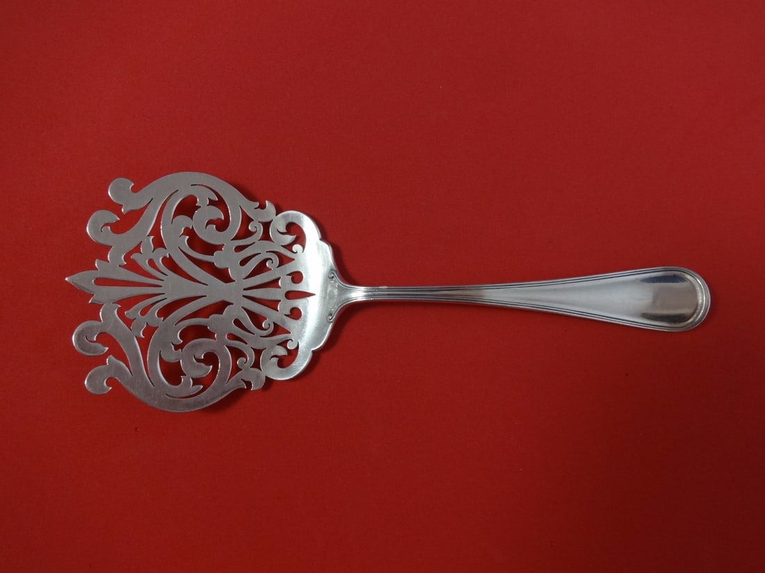 Watson Commonwealth Sterling Silver Waffle Server 7 5/8 Inch: Watson Commonwealth Sterling Silver Waffle Server 7 5/8 Inch This exquisite Commonwealth Waffle Server by Watson, measuring 7 5/8 inches, is a stunning example of sterling silver craftsmanship from th