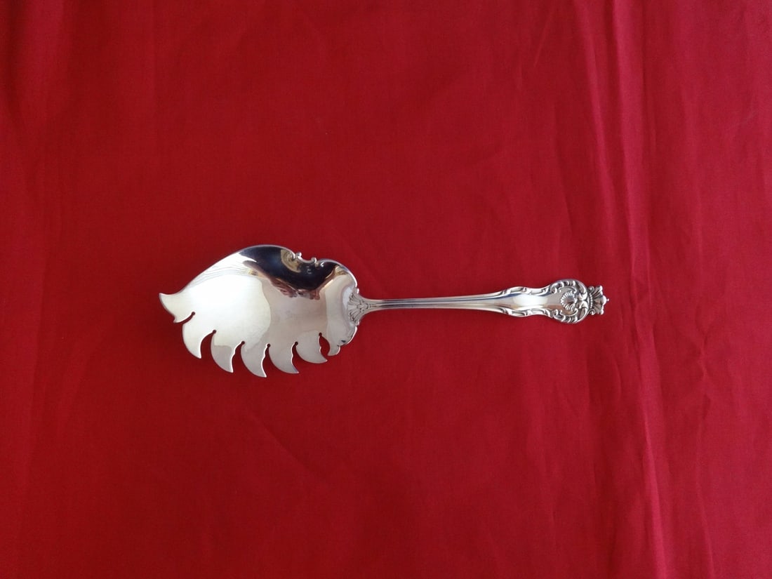 Mount Vernon Howard Queen Sterling Silver Macaroni Server 9 3/8 Inch: Mount Vernon Howard Queen Sterling Silver Macaroni Server 9 3/8 Inch Elevate your dining experience with this exquisite Macaroni Server from the Queen pattern by Mount Vernon, crafted by Howard. Made